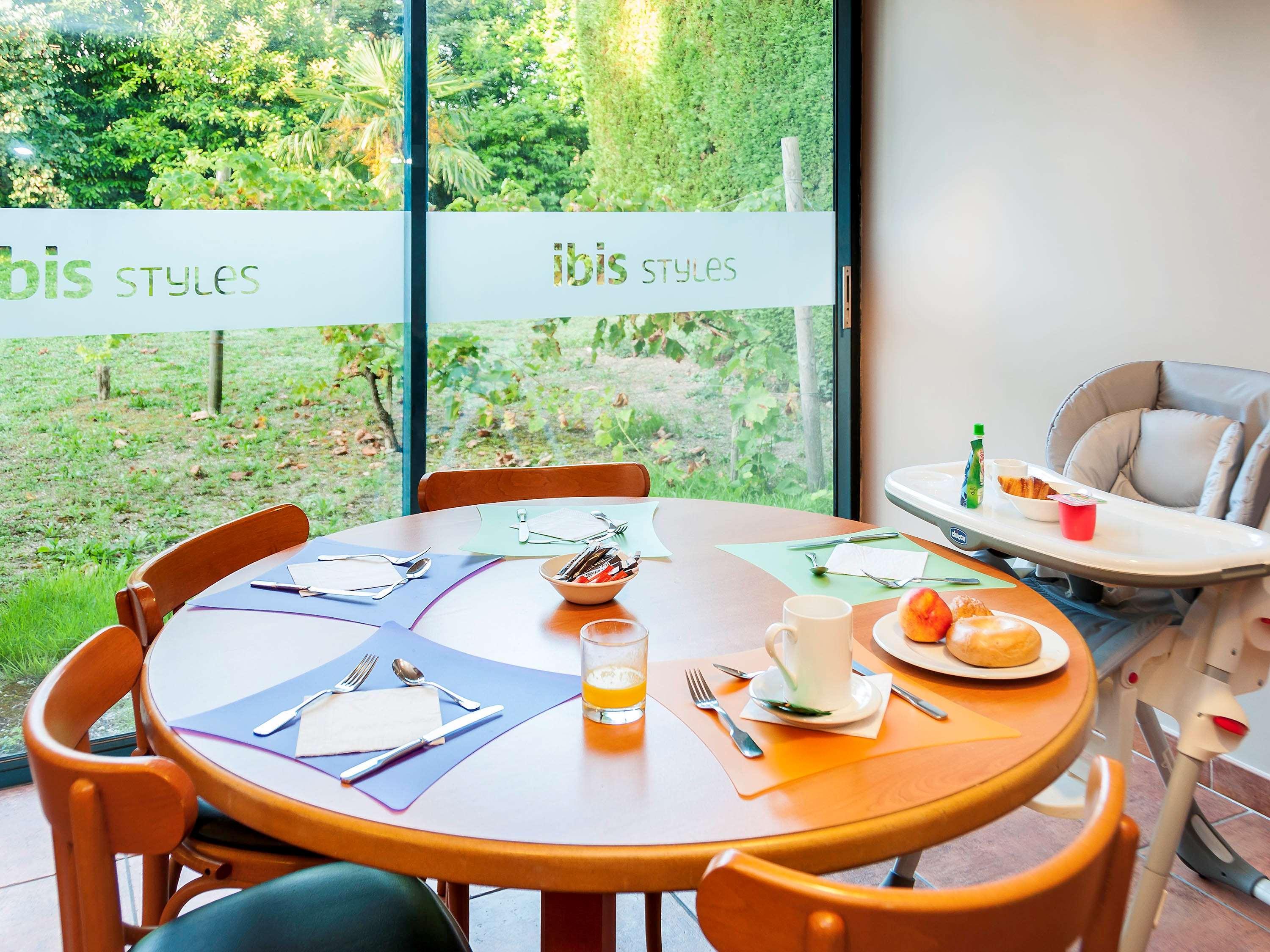 Ibis Styles Cognac Hotell Châteaubernard Exteriör bild