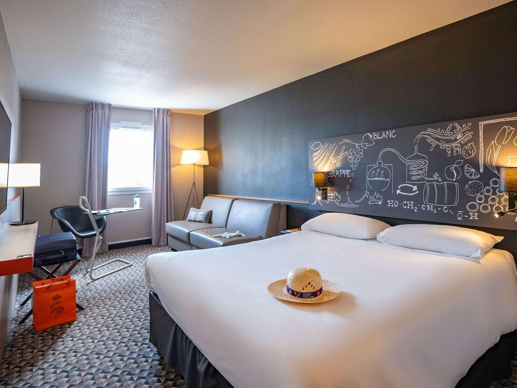 Ibis Styles Cognac Hotell Châteaubernard Exteriör bild