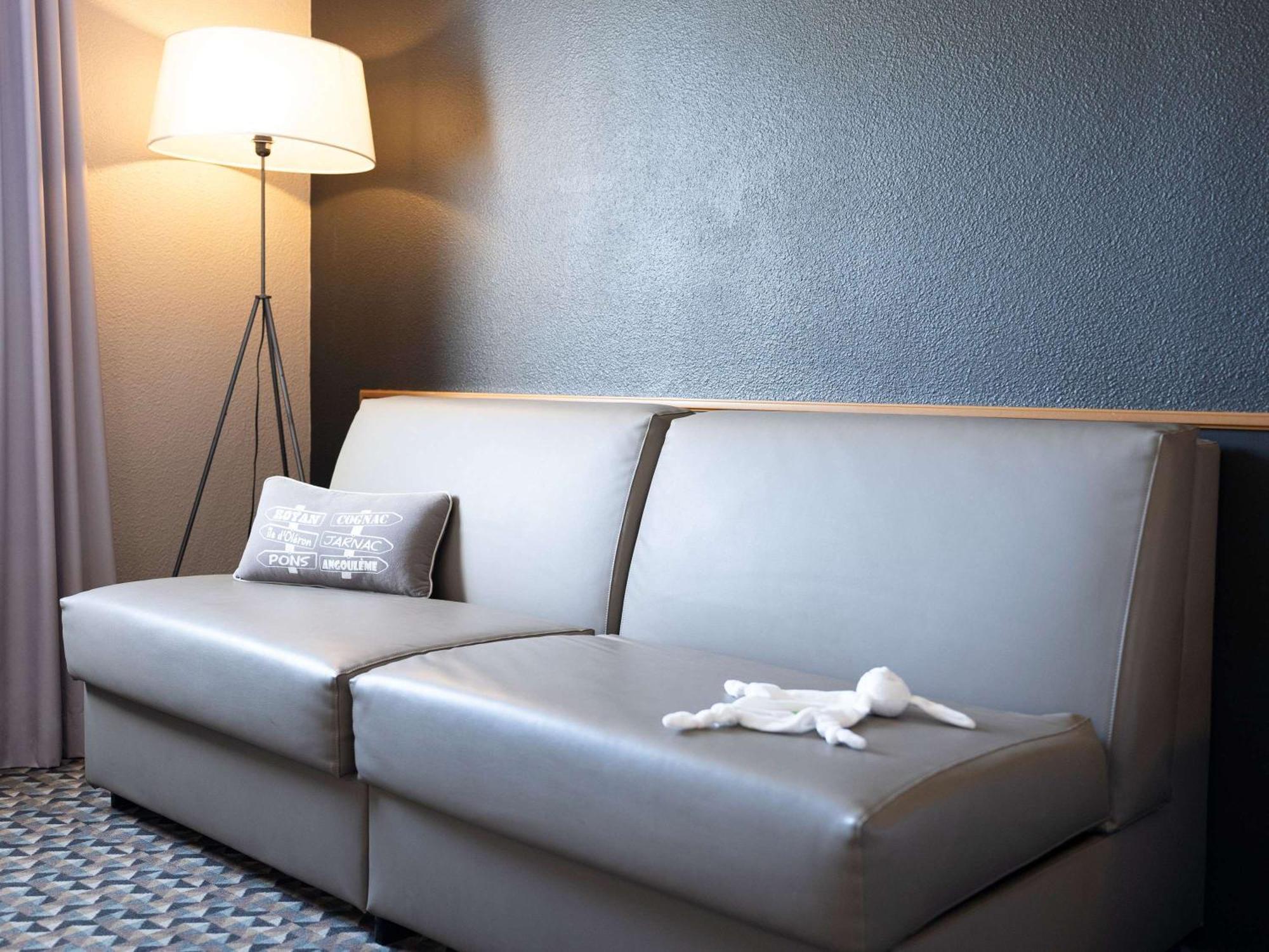 Ibis Styles Cognac Hotell Châteaubernard Exteriör bild