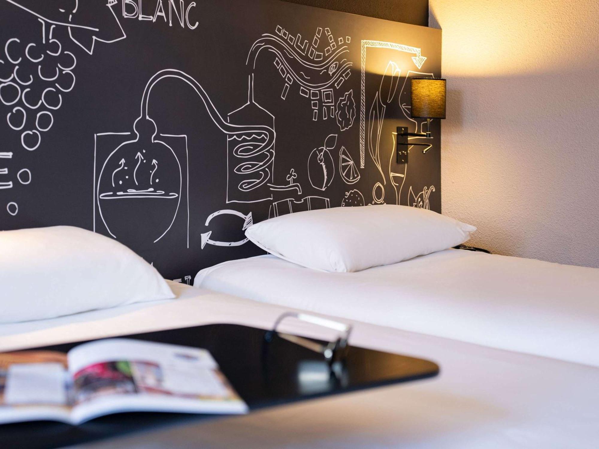 Ibis Styles Cognac Hotell Châteaubernard Exteriör bild